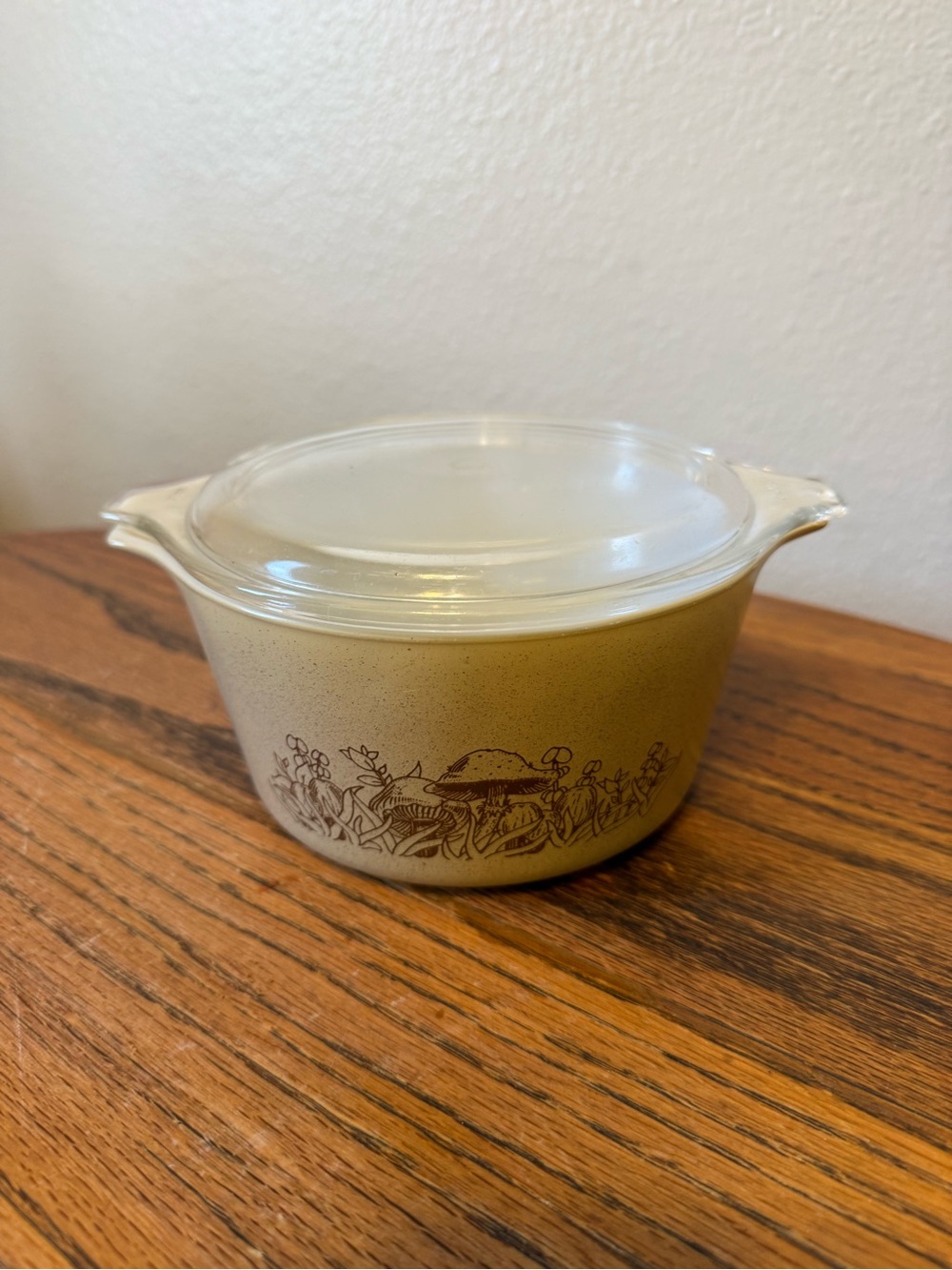 Pyrex Olive vintage rare 80s Green Casserole with Mushroom Motif and Clear Lid
